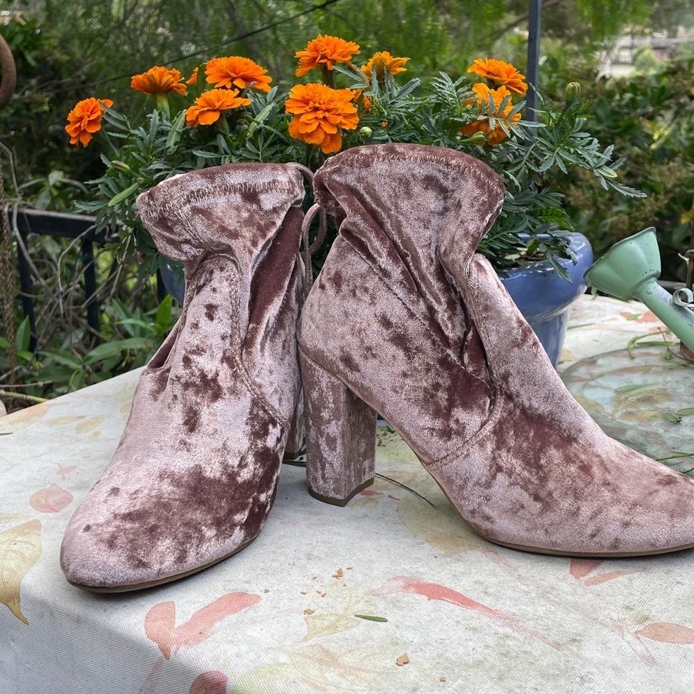 Report - Whitney Lavender Crushed Velvet Booties Size 7W